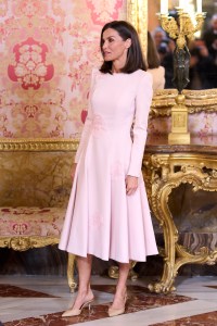 queen letizia pink dress 1