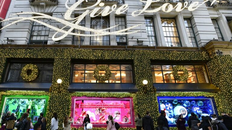 Macys Herald Square Decorated for the Holidays 2023 2 Photo Credit Macys Inc 1