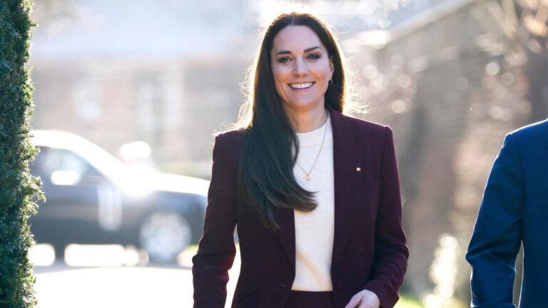 kate middleton roland mouret suit fi