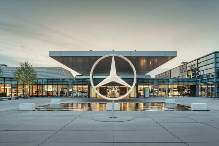 5f3bef109fab8 00 mercedes benz customer center sindelfingen faq 1280x720 1 scaled