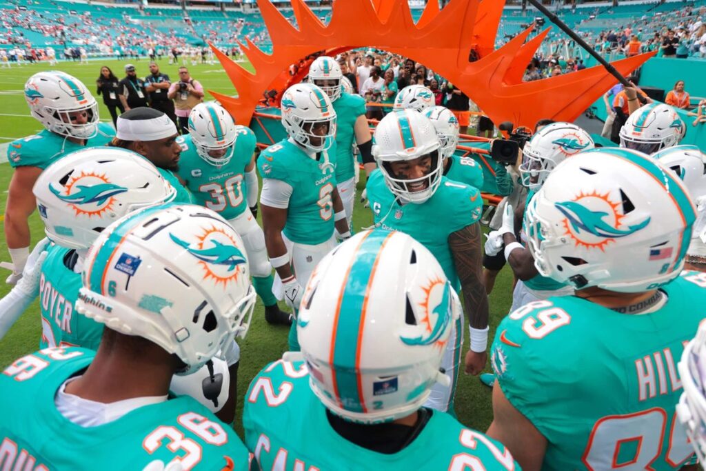 miami dolphins huddle scaled