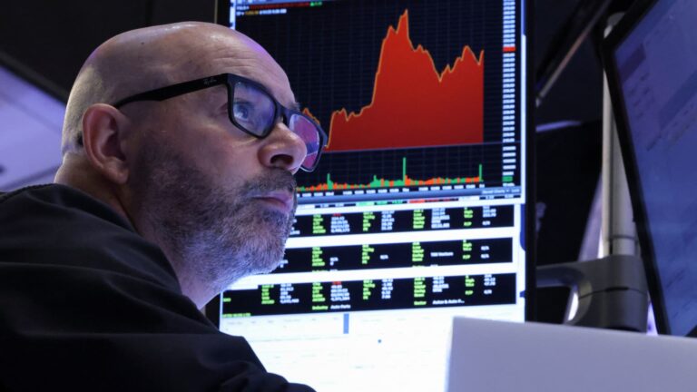 108130828 17443835402025 04 11t134910z 598439461 rc2pvda3s2px rtrmadp 0 usa stocks